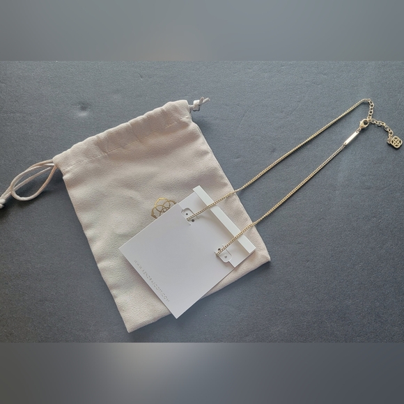 Retired Kendra Scott Dylan Pendant Necklace in White Kyocera Opal - Picture 3 of 3